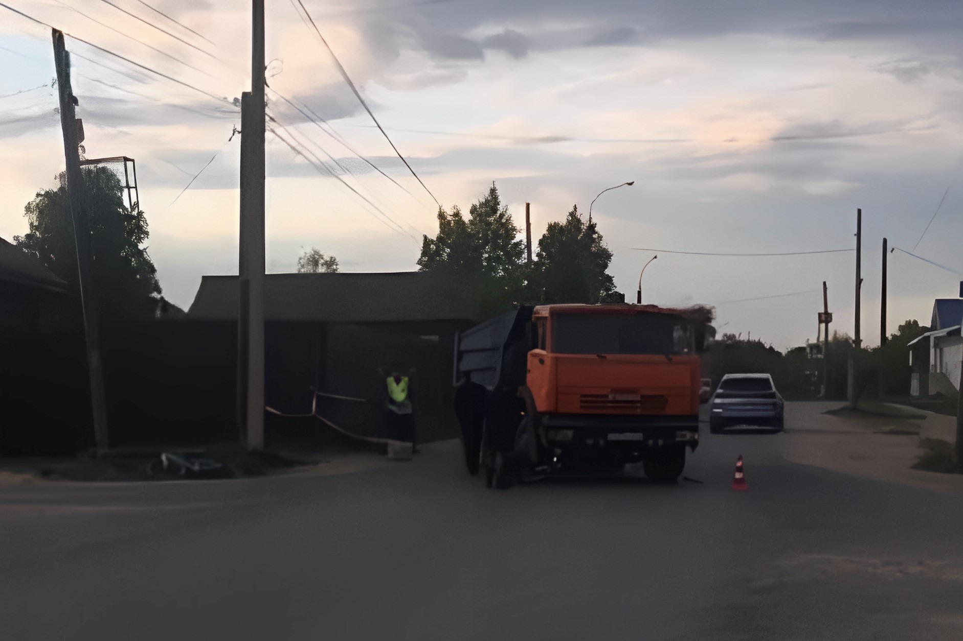 Семиклассница на велосипеде попала под КамАЗ